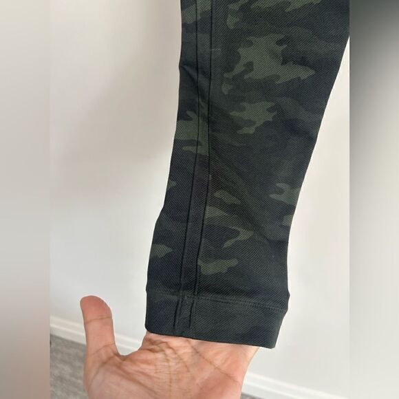 Spanx Green Camo Leggings - Picture 6 of 9
